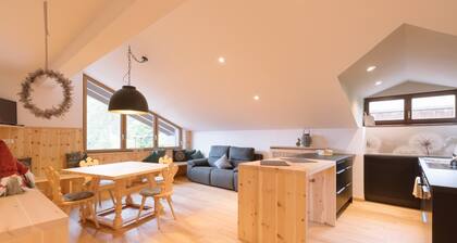 Charming and Cozy Holiday Home “Ferienwohnung SEA Wieserhof” with Mountain View, Balcony, Shared Garden & WiFi; Parking Available