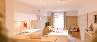 Accogliente casa vacanze "Ferienwohnung SHUPF Wieserhof", con vista sulle montagne, balcone, giardino in comune e WiFi, parcheggio disponibile