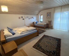 4 Schlafzimmer, Bügeleisen/Bügelbrett, WLAN, Bettwäsche