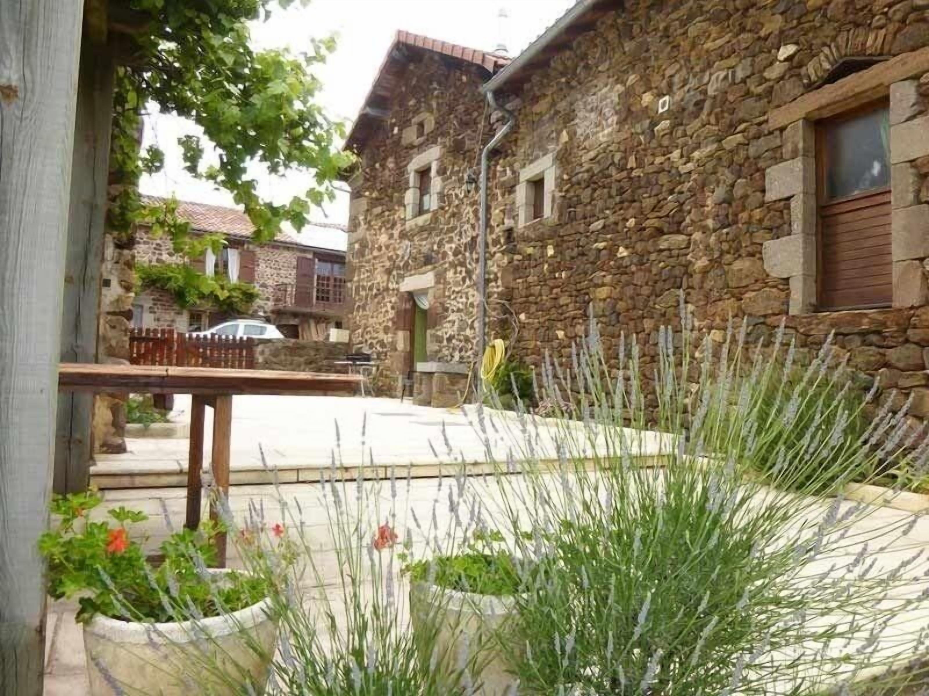 Gite Saint-Julien-des-Chazes, 4 bedrooms, 9 persons