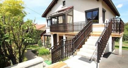 Gßte rénové avec terrasse prÚs de Retournac