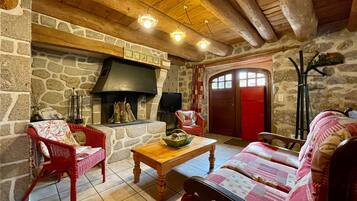 Télévision, cheminée