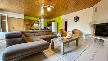 Télévision, cheminée