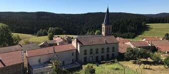 Cozy nature getaway: Renovated 3-bed house, garden, near hiking & activities in Saint-Julien-Molhesabate