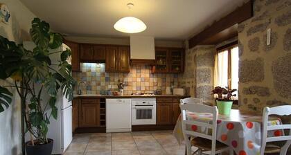 Maison de charme en Margeride: terrasse, terrain clos, proche Saugues et chemin St-Jacques