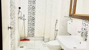 Dusche, Handtücher, Seife, Shampoo