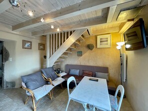 TV - Charming Restored Pigeon House: Private Terrace, Swing Set, Near Loire River & Hiking Trails (Retournac)