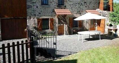 Renovated farmhouse with garden, garage, and free wifi in Chamalières-sur-Loire