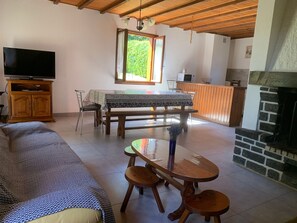 TV, caminetto