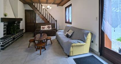 Mountain Lodge with Fireplace - 4 Bedrooms, Pet Friendly