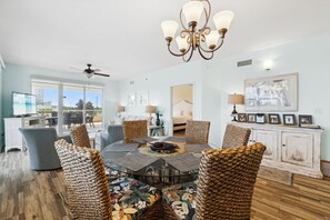 Interior - Ariel Dunes I 201 *3 pools*Beachy*Modern* (Miramar Beach)
