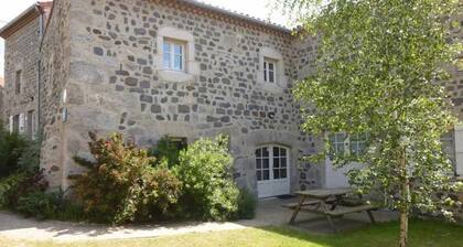 Charming Village Farmhouse Sleeps 8 – Near Allier Gorges & Pradelles