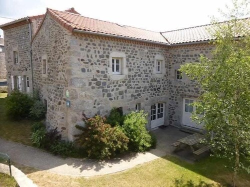 Charming Village Farmhouse Sleeps 8 – Near Allier Gorges & Pradelles