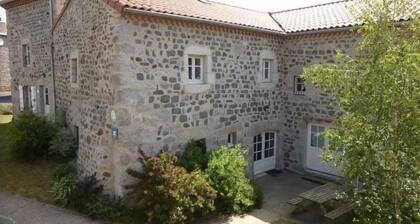 Charming Village Farmhouse Sleeps 8 – Near Allier Gorges & Pradelles