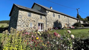 A stone building with a sloped roof, a door, and windows. - Cozy 5-bedroom lodge near Freycenet-la-Cuche, perfect for families and friends, pet-friendly (Freycenet-la-Cuche)