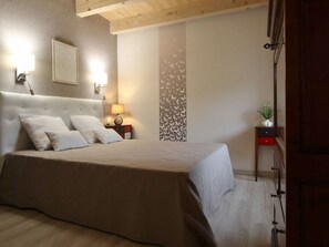 5 bedrooms, free WiFi - Cozy 5-bedroom lodge near Freycenet-la-Cuche, perfect for families and friends, pet-friendly (Freycenet-la-Cuche)
