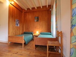 2 bedrooms - Charming 5-Person Cottage in Saint-Vert with Garden and Tranquil Surroundings (Saint-Vert)