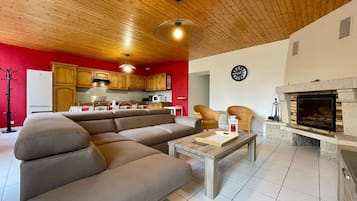 Televisie en een open haard