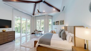 5 bedrooms, iron/ironing board, Internet, bed sheets