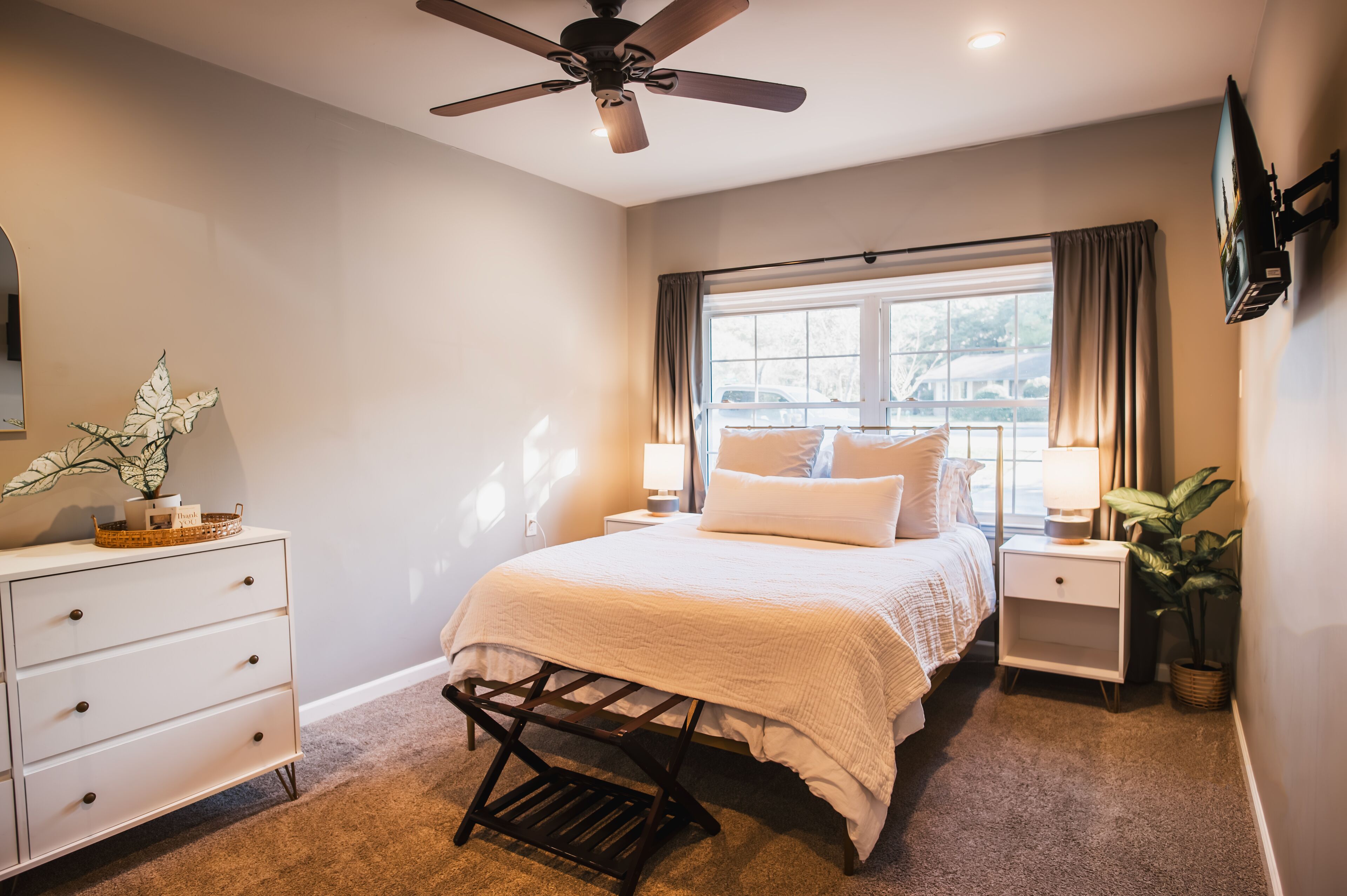 1 habitación, tabla de planchar con plancha, wifi gratis y ropa de cama 