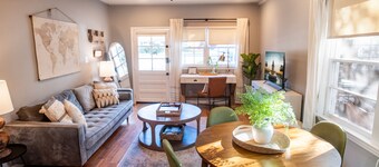 Clean, Private Guesthouse-9 min. to Downtown Charleston, 15 min. to FollyBeach!