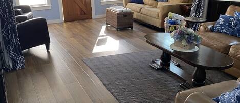 Smart TV, books, stereo