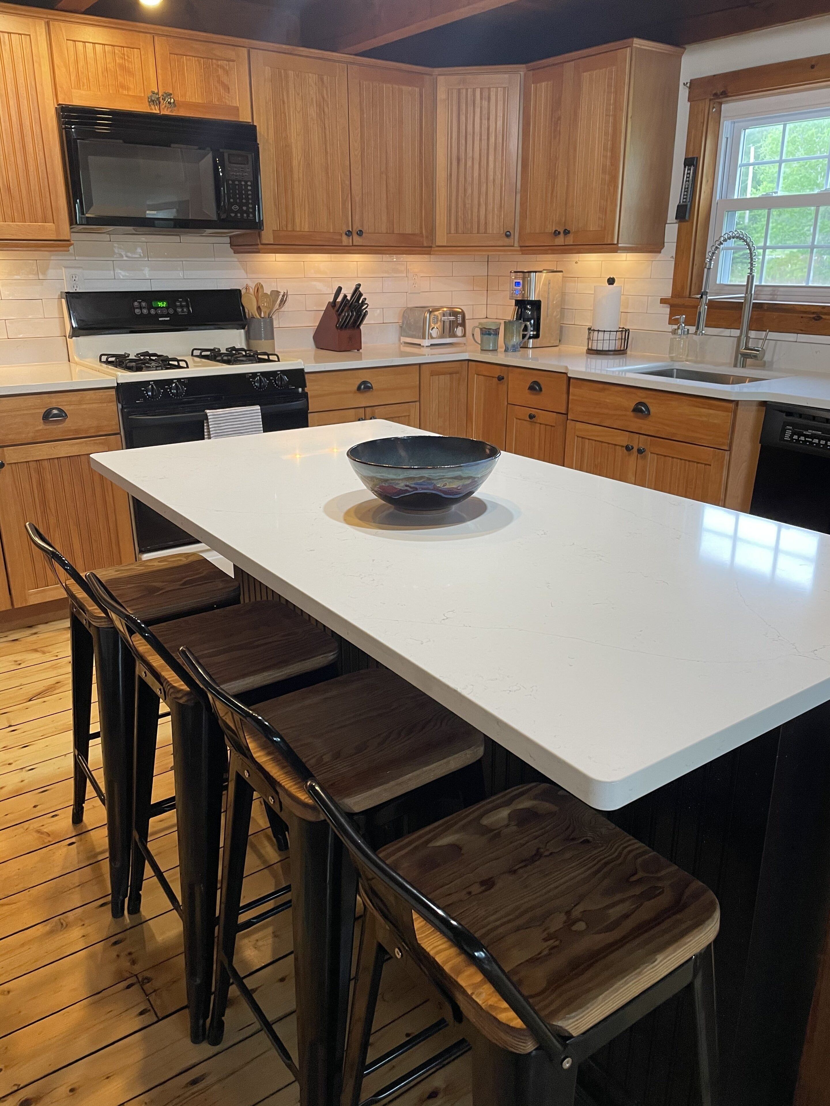 3 Bed Cabin - on NEK Biking and VAST Trails, Hot tub optional