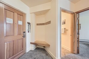 Interior - 8309 Silver Mill 2 Bedroom Condo by RedAwning (Keystone)