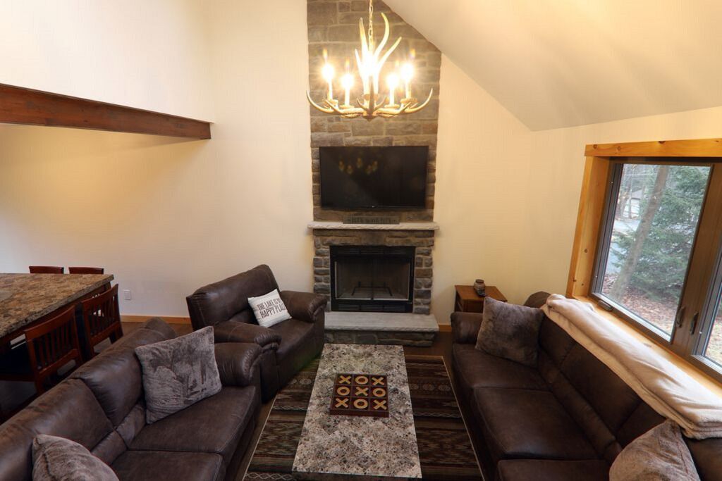 Newly Renovated Cozy Lake Cabin in Amenity Filled Community