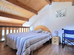 Room - Modern Apartment with Balcony, Mezzanine & Parking - Sleeps 6 (Bolquère-Pyrénées 2000)