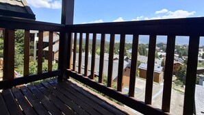 A wooden deck with a view of a residential area. - Modern Apartment with Balcony, Mezzanine & Parking - Sleeps 6 (Bolquère-Pyrénées 2000)