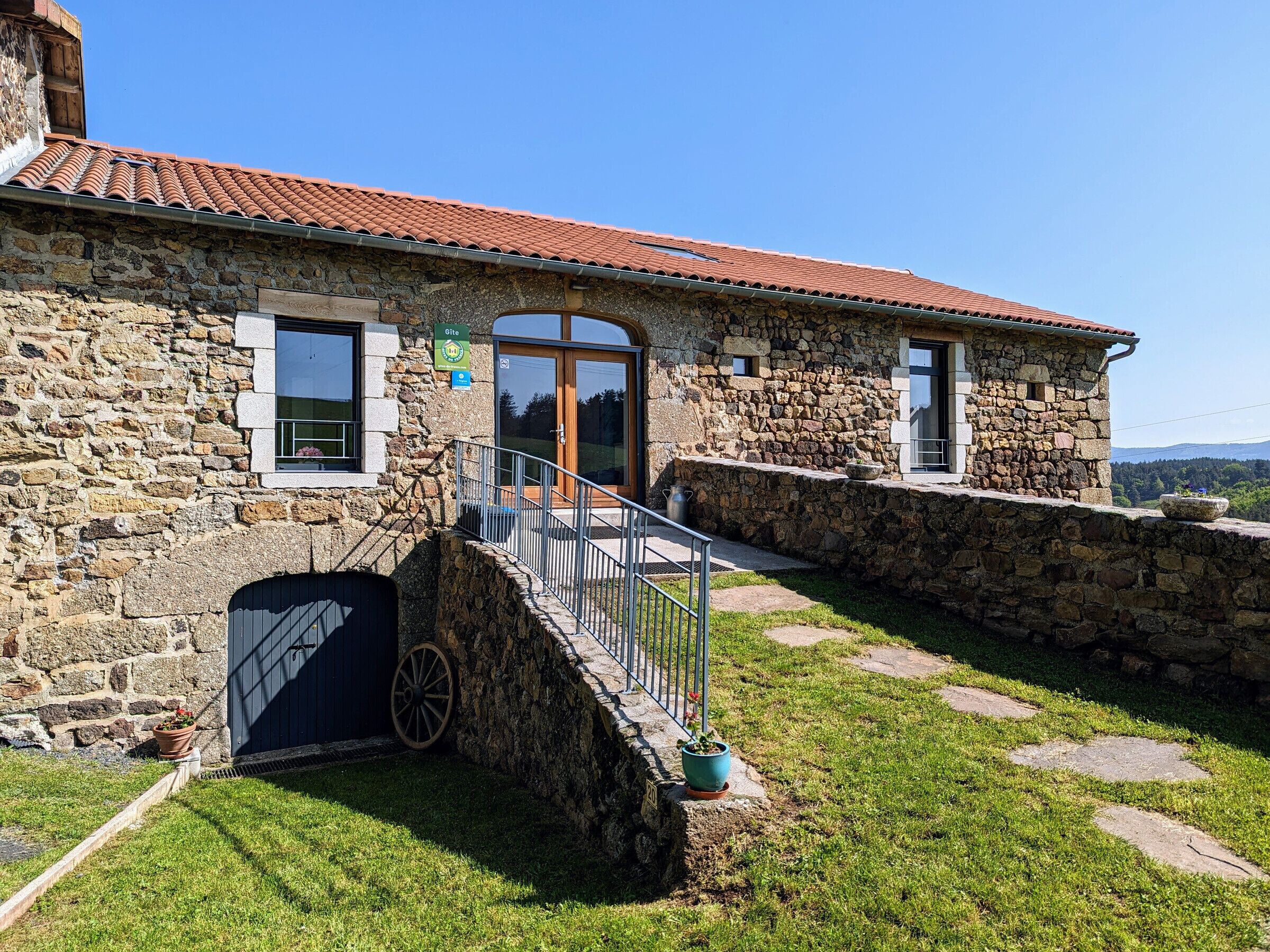 المنشأة من الخارج