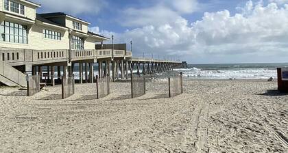 One Bedroom Condo with Ocean Views and close to the Beach!!