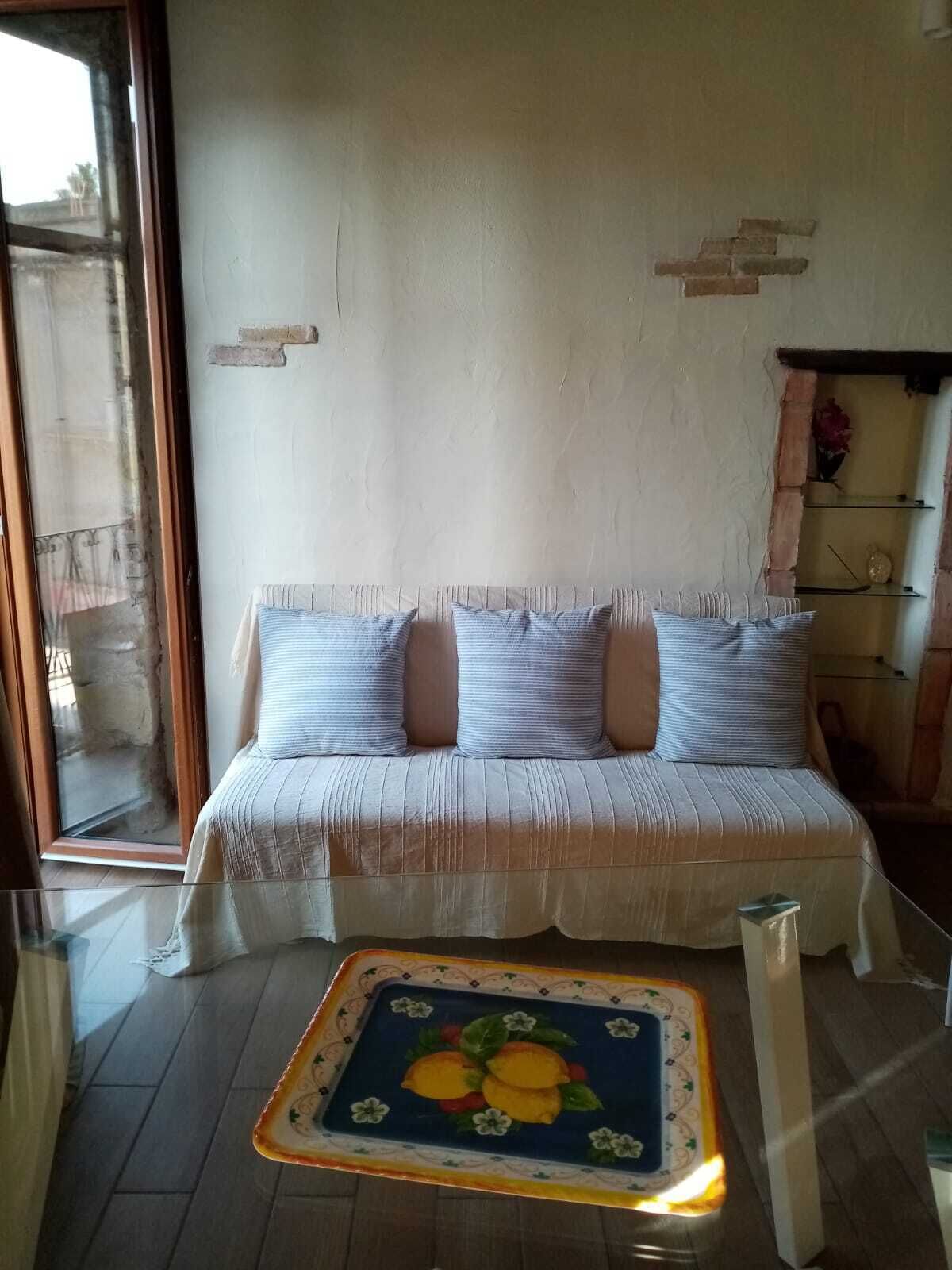 Charming and bright apartment in a 1900 building (wooden roof and stone walls)