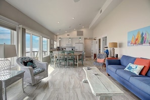 TV - Beachfront Home w/ Direct Beach Access, Pool & Stunning Gulf Views (Port Aransas)