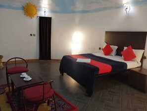 1 chambre, fer et planche à repasser, Wi-Fi gratuit, draps fournis