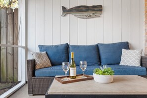 Televisión y oficina 