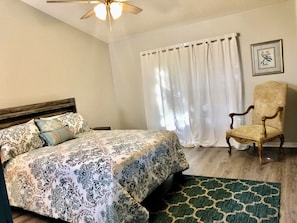 3 habitaciones, tabla de planchar con plancha, wifi y ropa de cama 