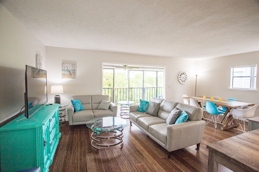 Beautiful Intracoastal Townhome, Steps to the Beach, Spacious and Peaceful!