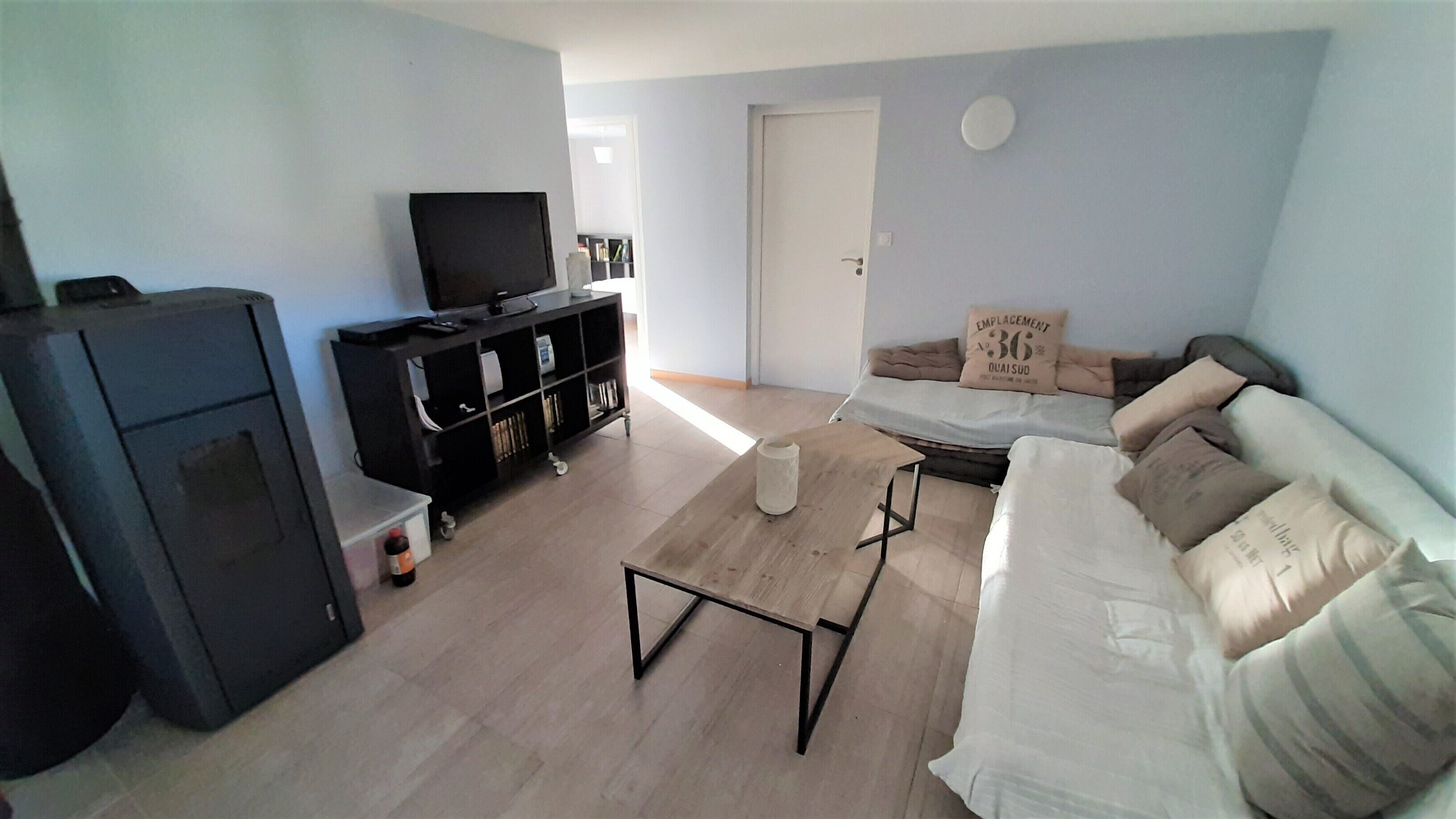 Pretty renovated family house near lake and ocean