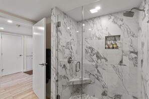 Combined shower/tub, eco-friendly toiletries, hair dryer, bidet