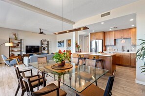 Dining - Spectacular beachfront Platinum Condo; Stunning Views; Steps to fab snorkeling (Kihei)