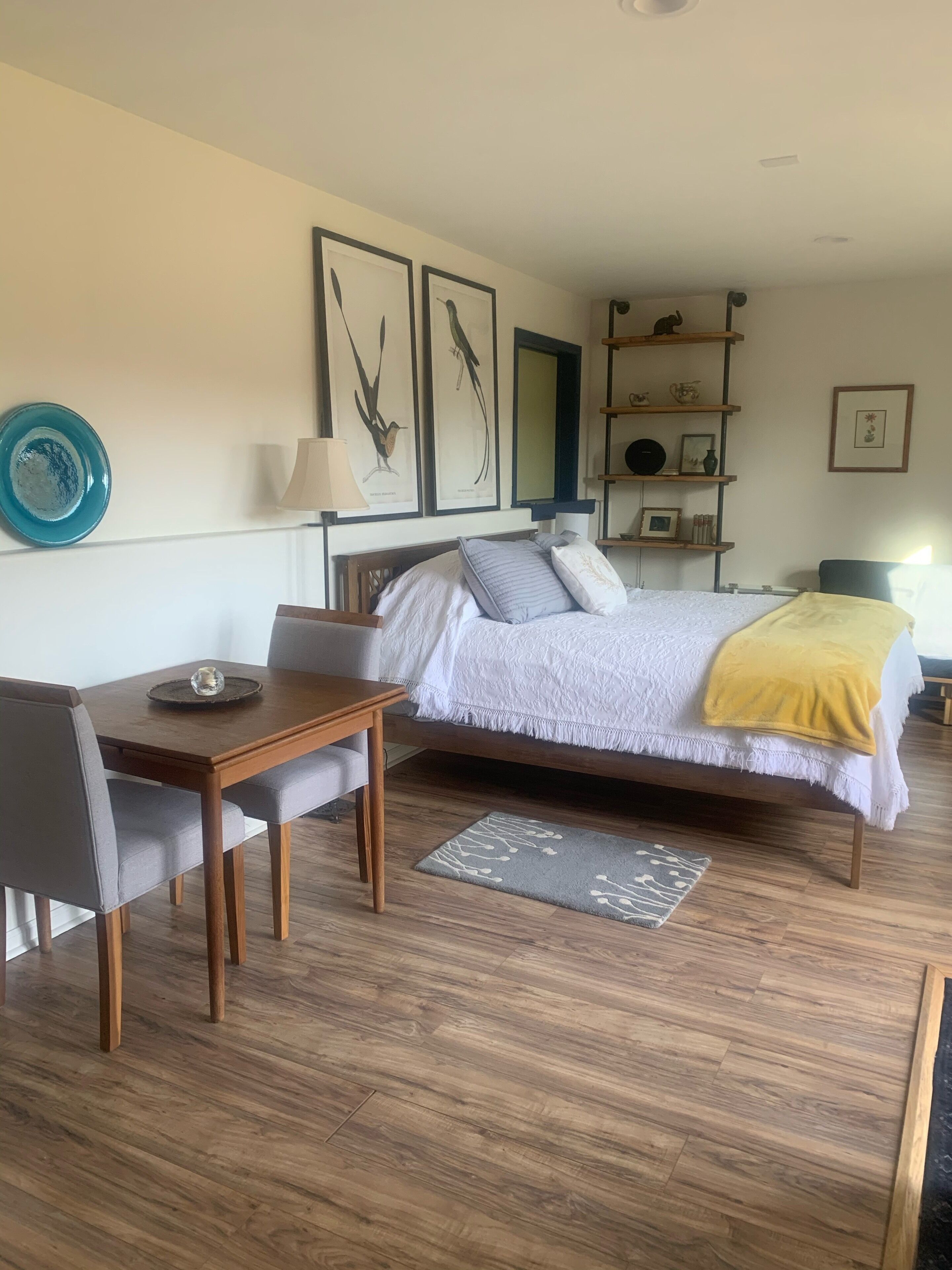 Romantic cabin, gorgeous rural  mountain setting World class views 10min to town