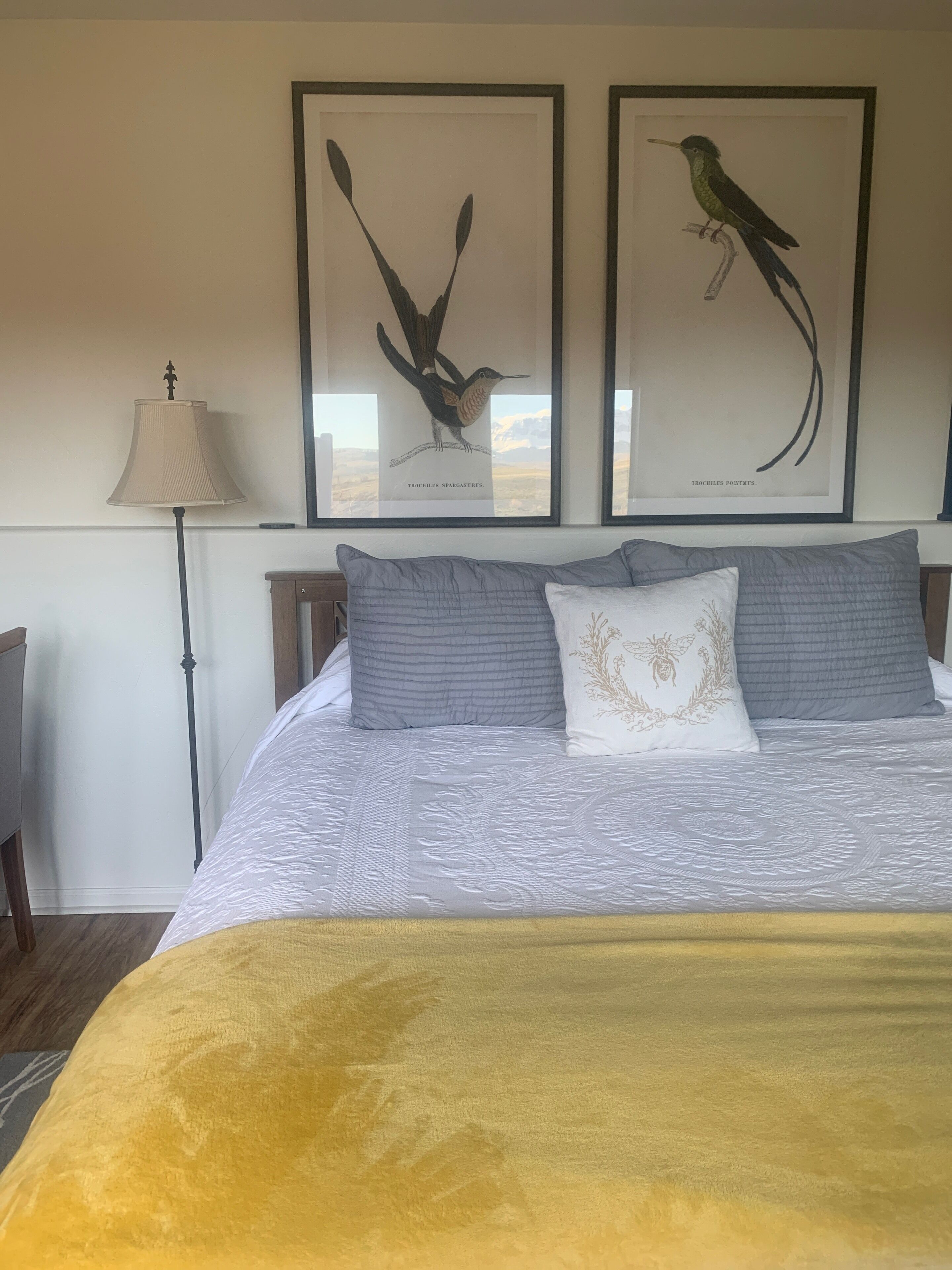 Romantic cabin, gorgeous rural  mountain setting World class views 10min to town