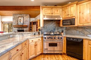 Frigorífic, microones, forn i placa de cuina 