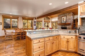 Frigorífic, microones, forn i placa de cuina 