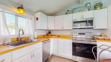 Frigorífic, microones, forn i placa de cuina