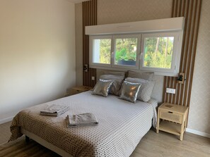 4 bedrooms, in-room safe, desk, iron/ironing board - Villa in the heart of Porto-Vecchio heated pool / 4 bedrooms / 2.5 bathrooms 7pers (Porto-Vecchio)