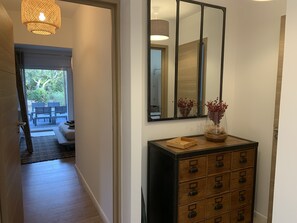 4 bedrooms, in-room safe, desk, iron/ironing board