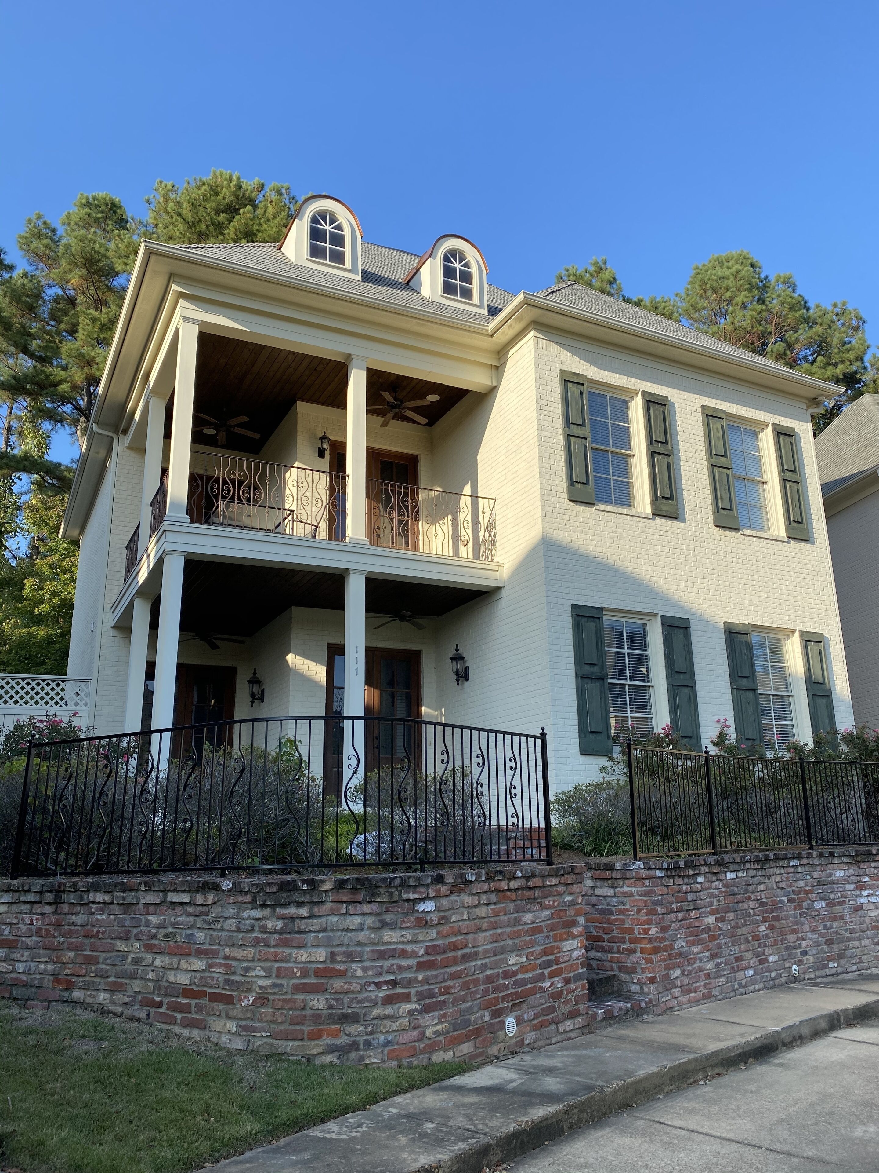 Excellent 3 Bedroom 3 1/2 Bath  Condo 1 Mile From Square